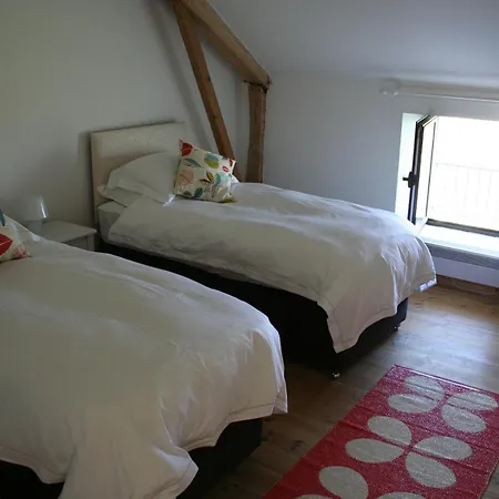 Miramont-de-quercy Sleeps 8 Pool Wifi