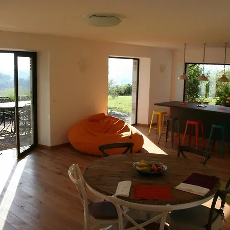 Miramont-de-quercy Sleeps 8 Pool Wifi
